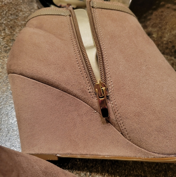 Xappeal tan faux suede  wedge boot - Picture 3 of 6